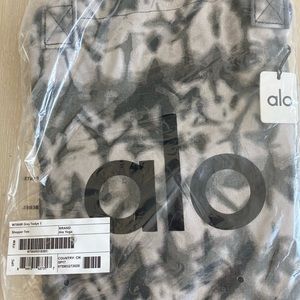 NWT NEVER OPENED Alo Yoga Tie-Dye Shopper Tote